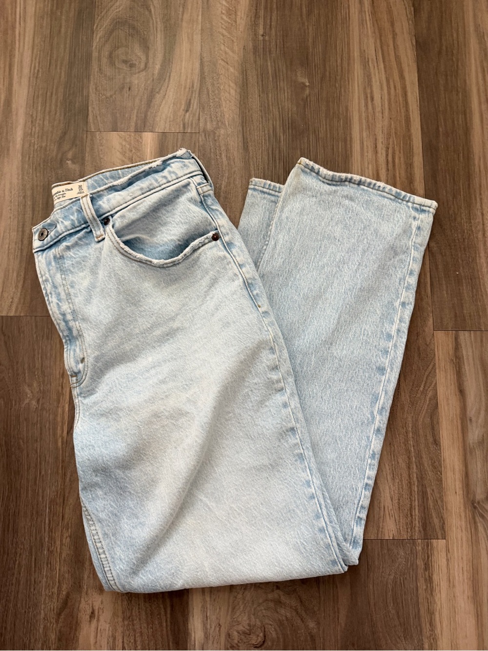 Abercrombie Ultra High Rise 90’s Straight Jeans 30 SHORT